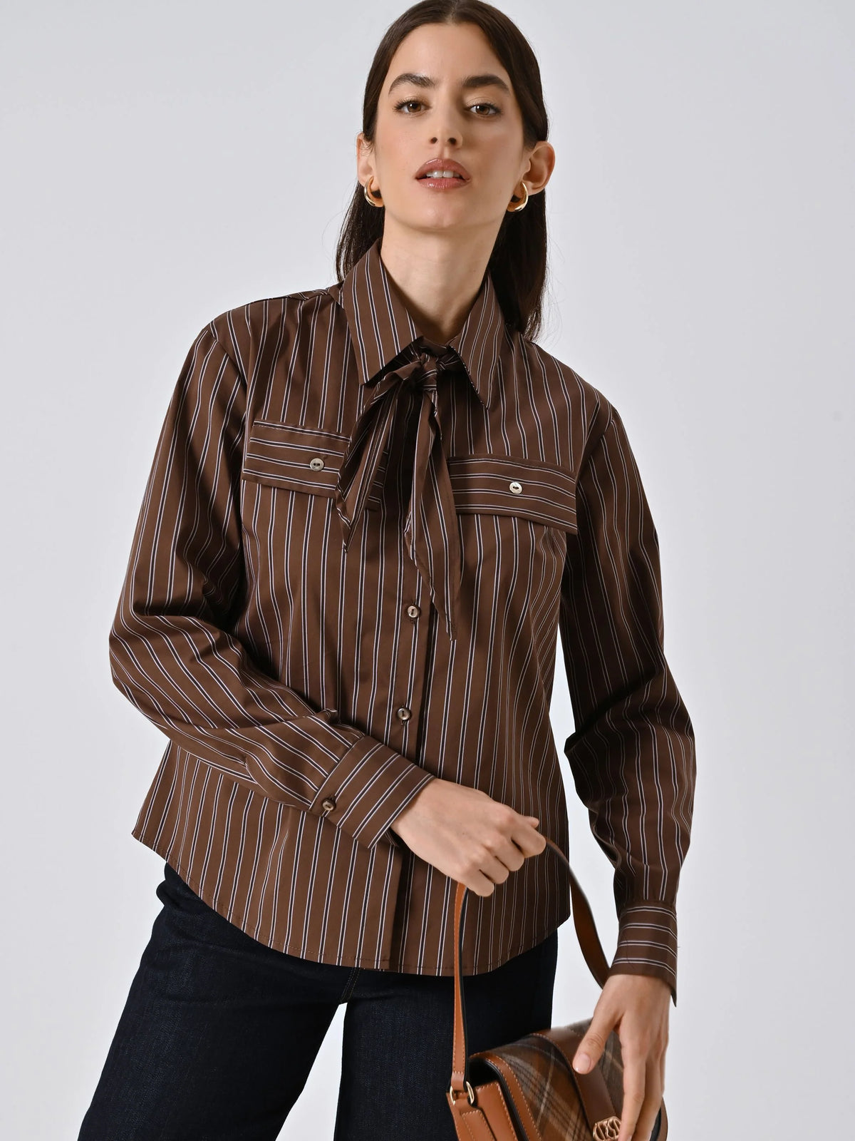 CAMICIA MARRONE A RIGHE CON FIOCCO